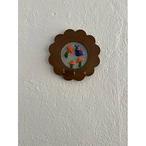 PELNCE - Mor Salyangoz ve Mantar Figrl - Epoksi Ahap Anahtar Askl (Tek rn) - ap: 18 cm