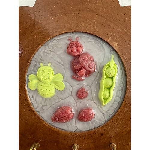 PELNCE - Uur Bcei ve Ar Figrl - Epoksi Ahap Anahtar Askl (Tek rn) - ap: 18 cm