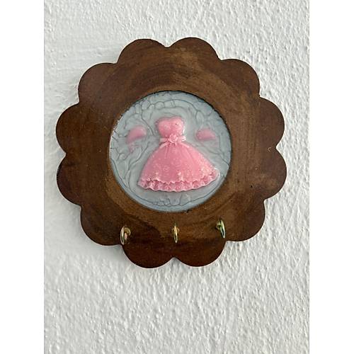 PELNCE - Pembe Elbise Figrl  - Epoksi Ahap Anahtar Askl (Tek rn) - ap: 18 cm