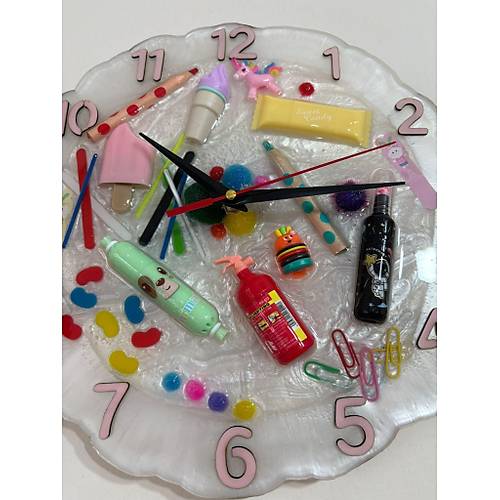 PELNCE KIDS - Renkli Objelerle Tasarlanm Epoksi ocuk Duvar Saati - Pembe Renk Rakaml -30 cm