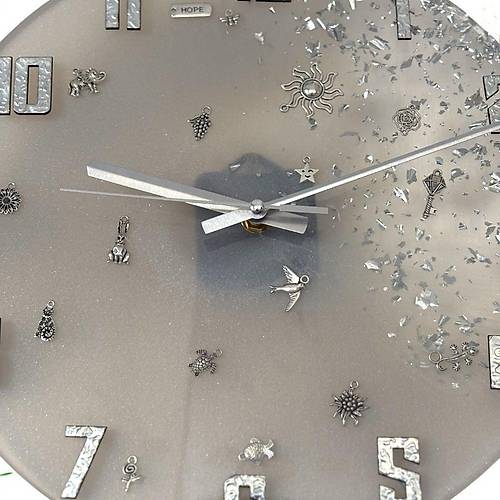 PELNCE - Gri Zeminli Metal Motifli Epoksi Duvar Saati - 30 cm