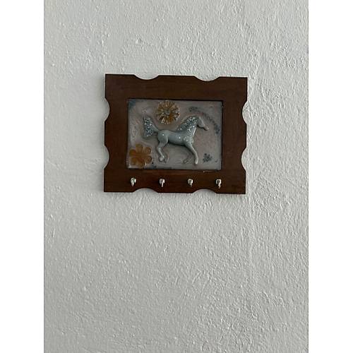 PELNCE - Gm At Figrl  - Epoksi Ahap Anahtar Askl (Tek rn) - Ebat : 24 x 29 cm