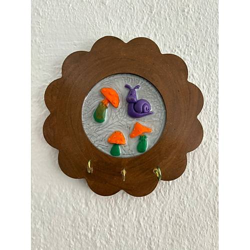 PELNCE - Mor Salyangoz ve Mantar Figrl - Epoksi Ahap Anahtar Askl (Tek rn) - ap: 18 cm