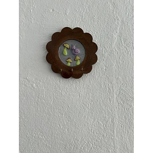 PELNCE - Salyangoz ve Mantar Figrl  - Epoksi Ahap Anahtar Askl (Tek rn) - ap: 18 cm