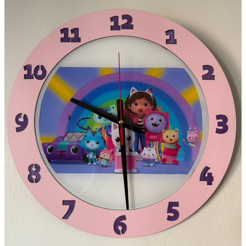 PELNCE KIDS - Gabby'nin Hayal Evi (Gabby Dollhouse) Temal ocuk Odas Duvar Saati - 40 cm