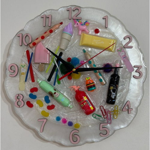 PELNCE KIDS  Unicorn ve Renkli Objelerle Tasarlanm Epoksi ocuk Duvar Saati  Pembe Renk Rakaml -30 cm