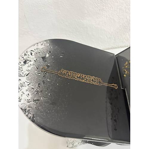 Siyah Renk iekli ve Yaz Motifli Epoksi Reine Rahle (zel Tasarm - Tek retim) - 37x19 cm