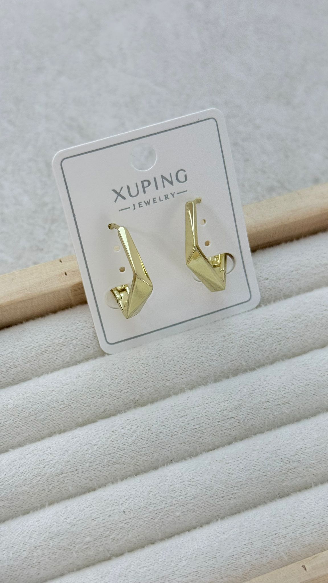 Bujiteri Küpe