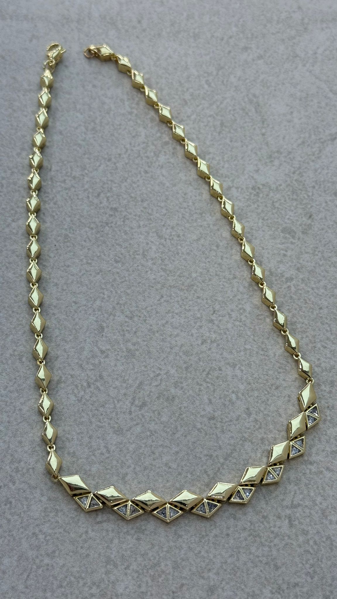 Bujiteri Kolye