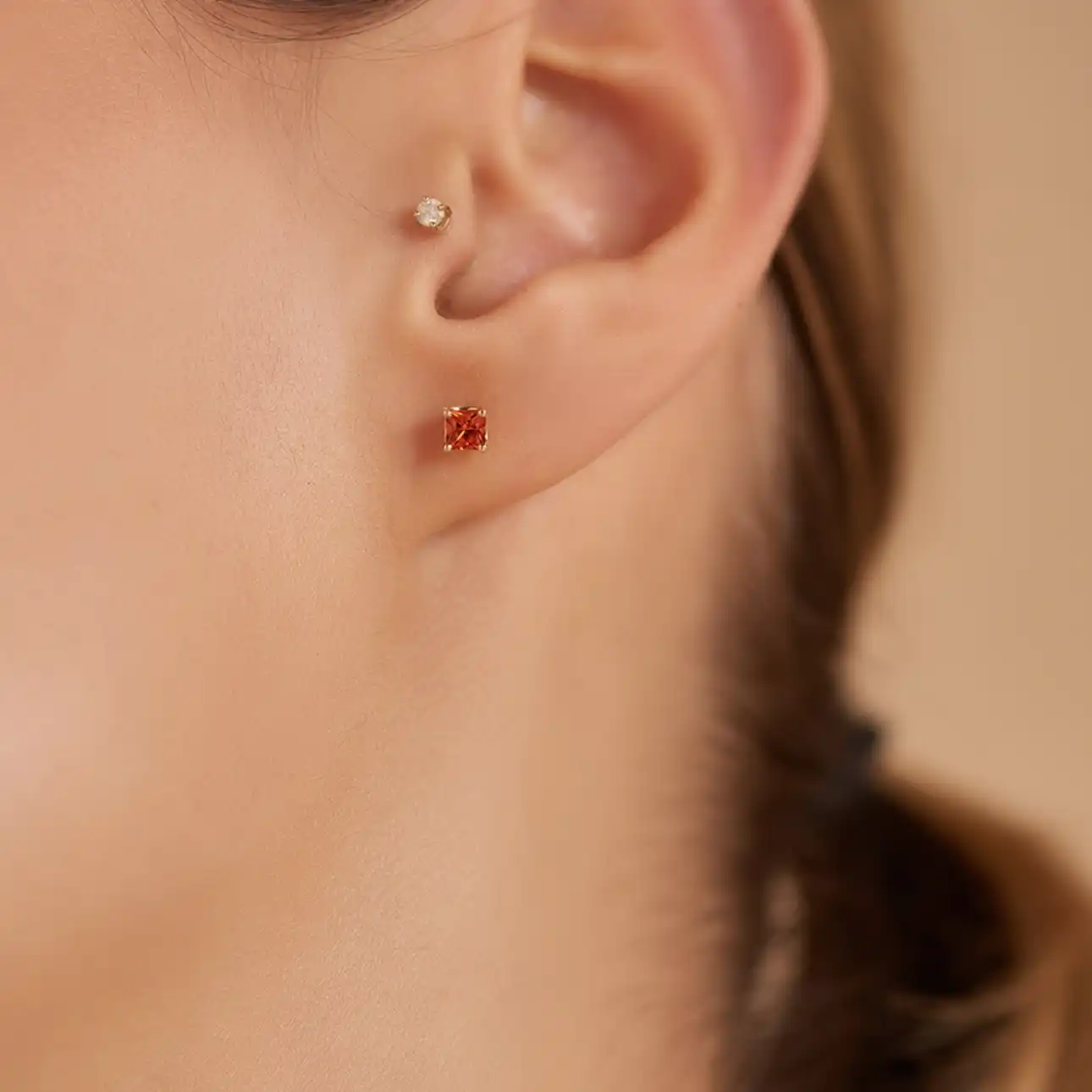 Turuncu Renk Safir Piercing Küpe