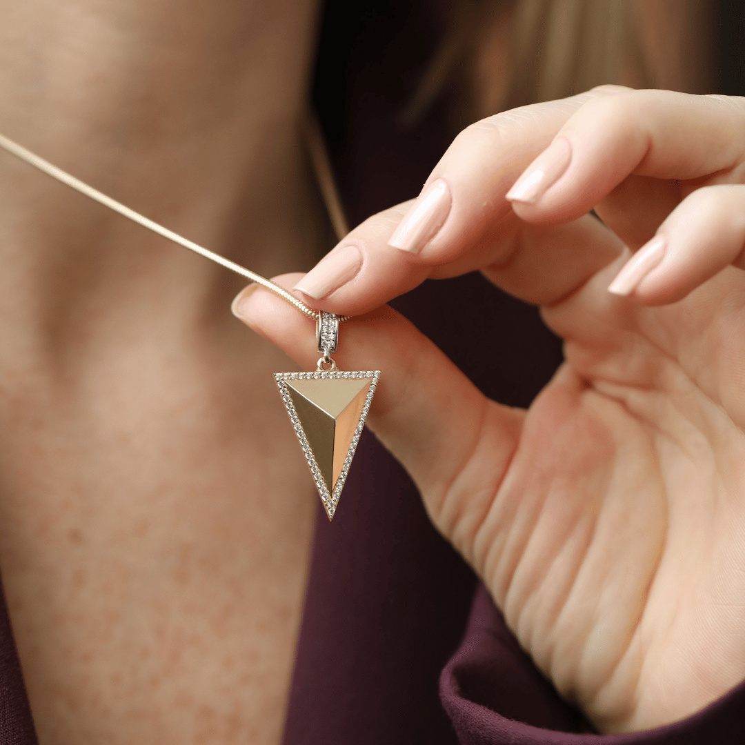 Triangle Altın Kolye Ucu Charm