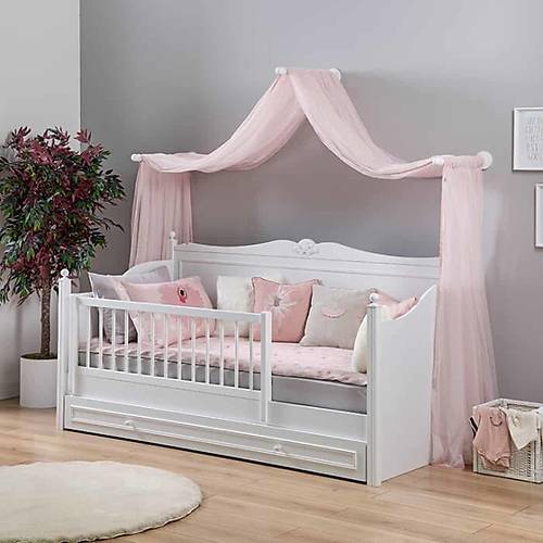 Almila Lora �ocuk Odas�