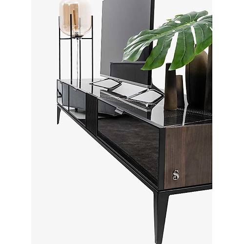 Saloni Toronto Tv �nitesi