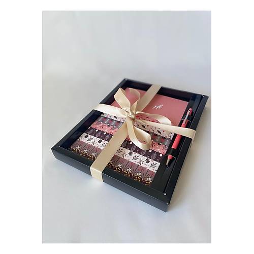 �zel Tasar�m �izgili Defter 96 Yaprak, Yald�zl� Kenar & Kalem Hediyeli Defter