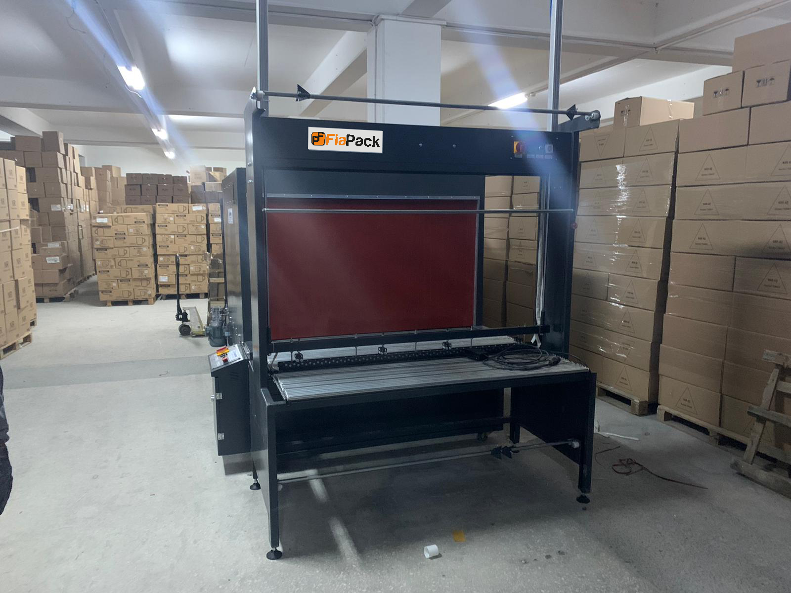 Fiapack PE-160 Max Polietilen Shrink Ambalaj Makinesi (Yarı Otomatik) | Ağır Ürünler İçin Dayanıklı Çözüm