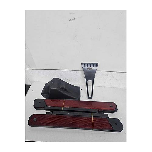 Tam donan�ml� trafik ilk yard�m seti boyunluk reflekt�r cam buz kaz�y�c� lastik sabitleme takozu