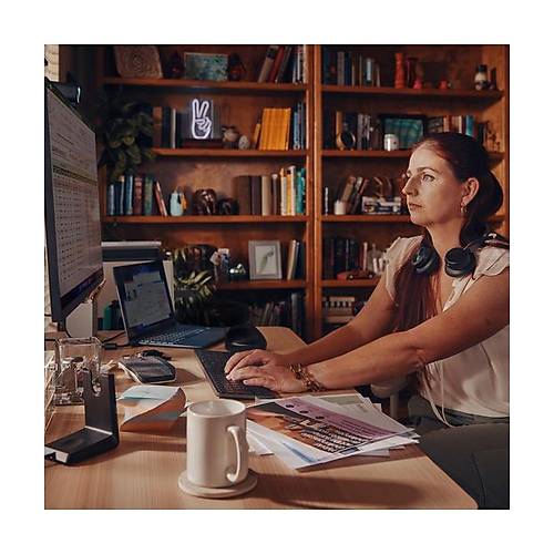 Poly VFocusS2 USB-A HS w/charge stand