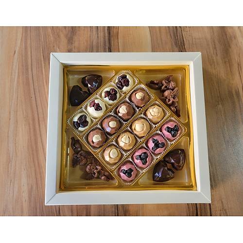 Kalpli melekli spesiyal el yapm ikolata kutusu 260