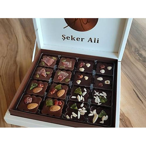 S�sl� kare madlen �ikolata kutusu 240g e