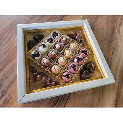 Kalpli melekli spesiyal el yapm ikolata kutusu 260