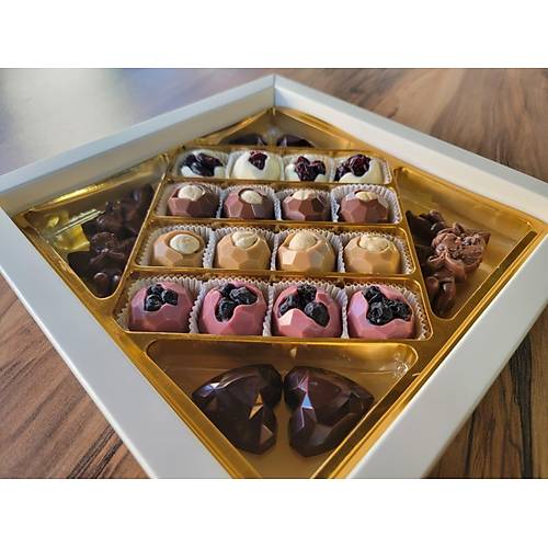 Kalpli melekli spesiyal el yapm ikolata kutusu 260