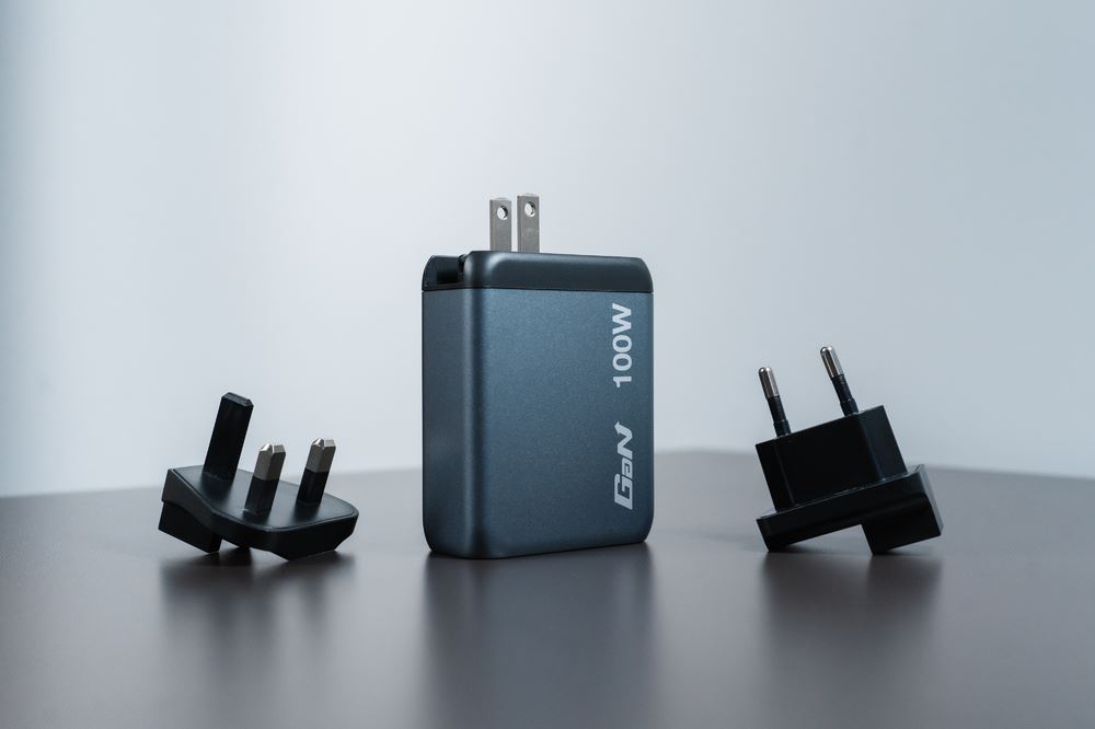GNC-100 GaN Charger 100W 2xUSB-CPD 100W / 1xUSB- PD 65W/ 1 x USB-