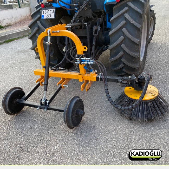 Kadıoğlu KCP80 Kaldırım ve Kilit Taşı Otu Temizleme Biçme Makinesi Traktör Modeli