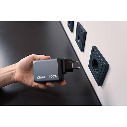 GNC-100 GaN Charger 100W 2xUSB-CPD 100W / 1xUSB- PD 65W/ 1 x USB-