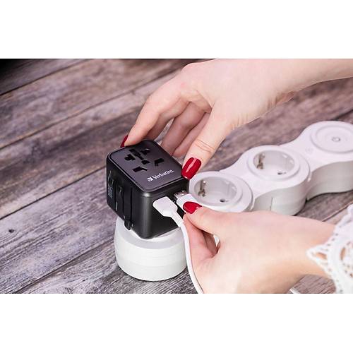 CHR UTA-01 UNIVERSAL TRAVEL ADAPTER WITH 2 X USB-A PORTS