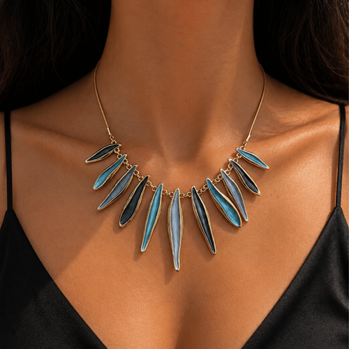 Modern Yaprak Detayl� Gold Kolye