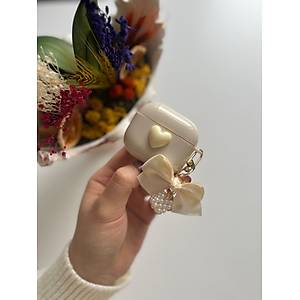 3. Nesil Uyumlu Kurdele Ve Kalpli Koruyucu Airpods K�l�f Krem