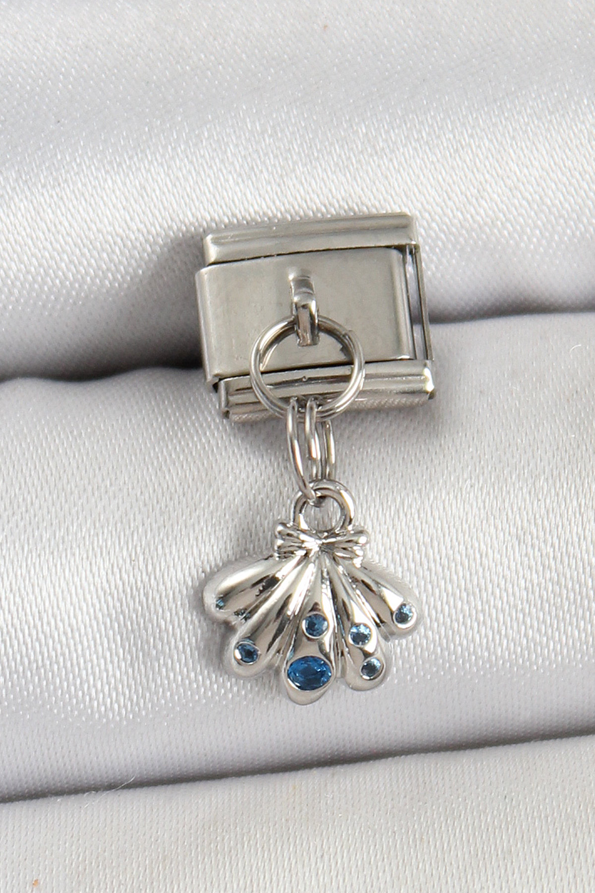 316L Çelik Sallantılı Fiyonklu Buket Model Gümüş Renk Nomination Charm