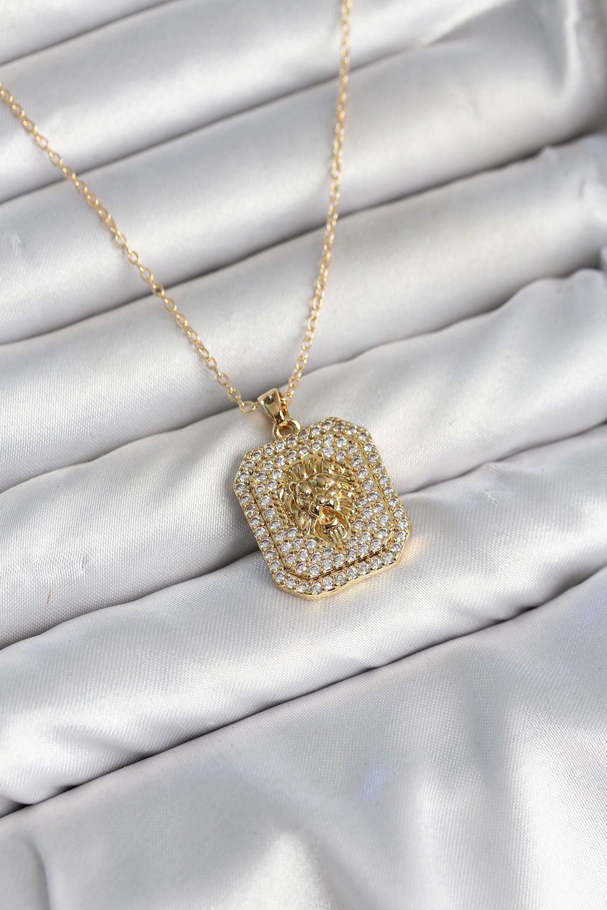 316L Çelik Zincir Gold Aslan Madalyon Model Zirkon Taşlı Kadın Kolye