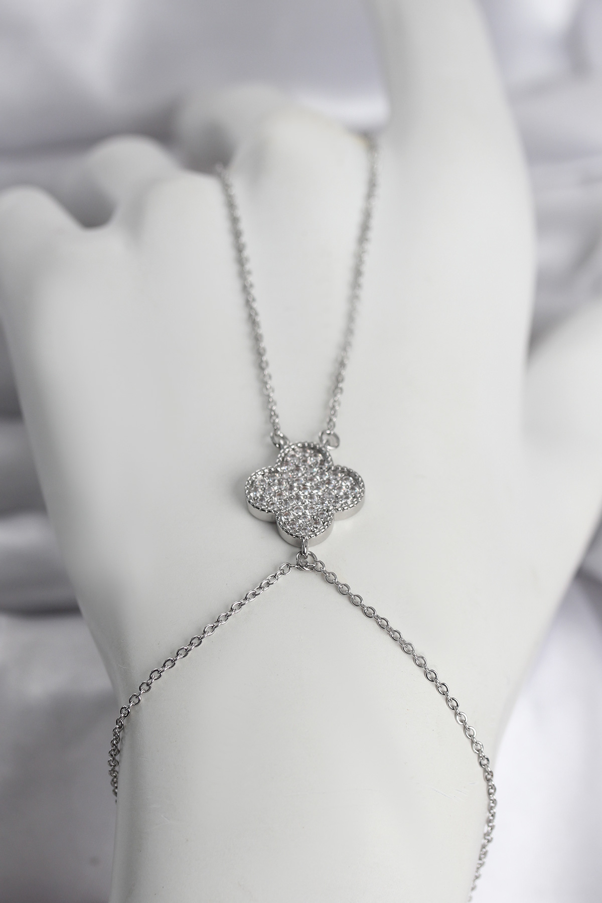 Pirinç Gümüş Renk Yonca Model Kadın Şahmeran