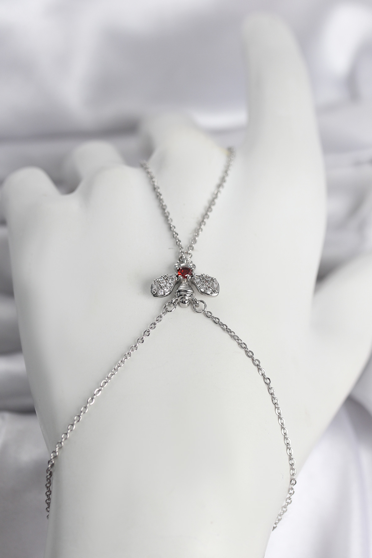 Pirinç Gümüş Renk Sinek Model Kadın Şahmeran