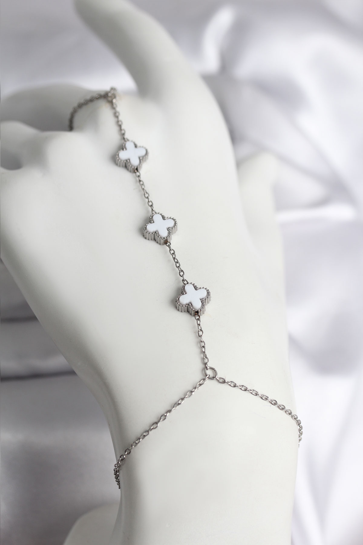 316L Çelik Gümüş Renk Beyaz Yonca Model Kadın Şahmeran