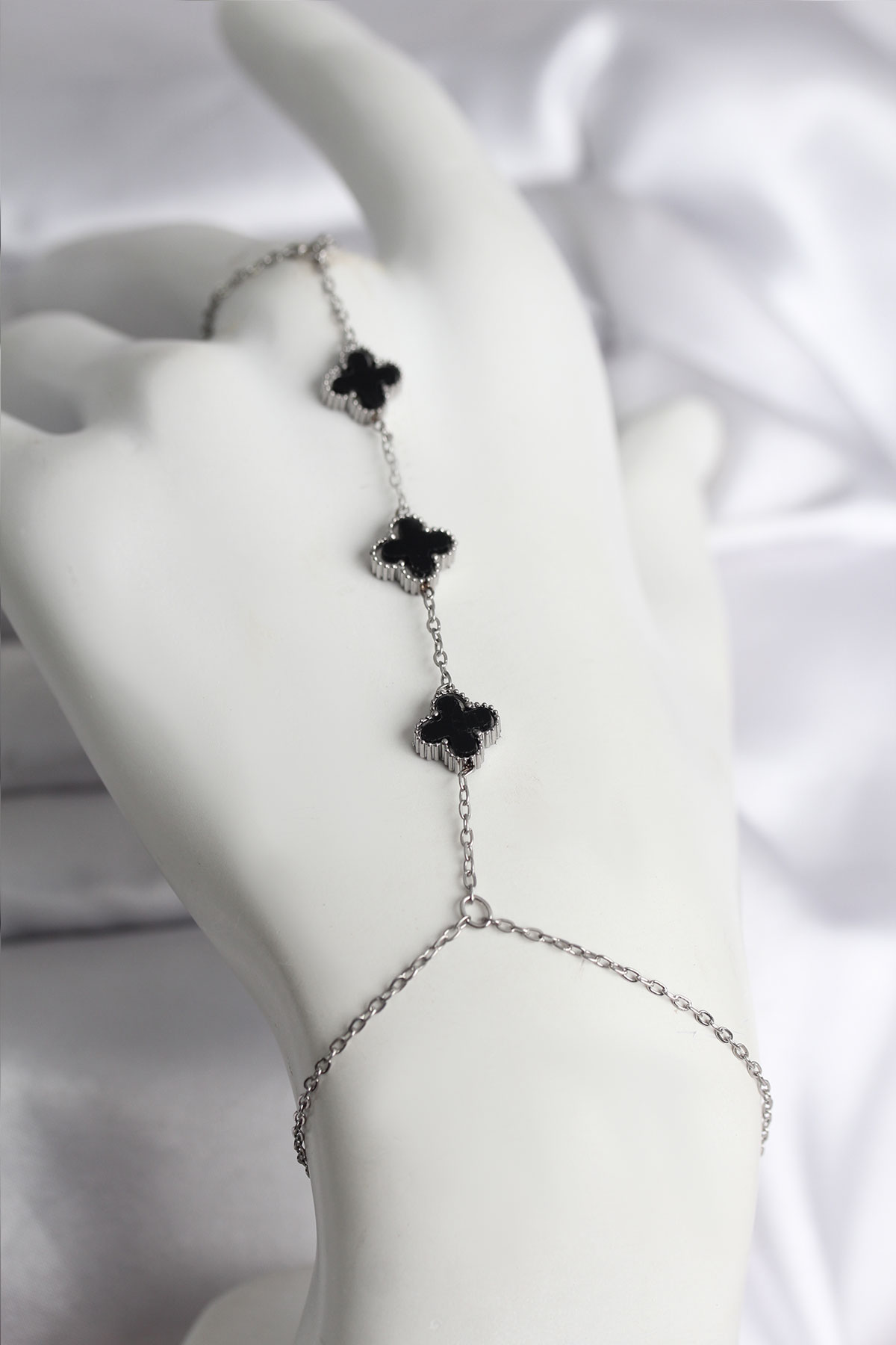 316L Çelik Gümüş Renk Siyah Yonca Model Kadın Şahmeran