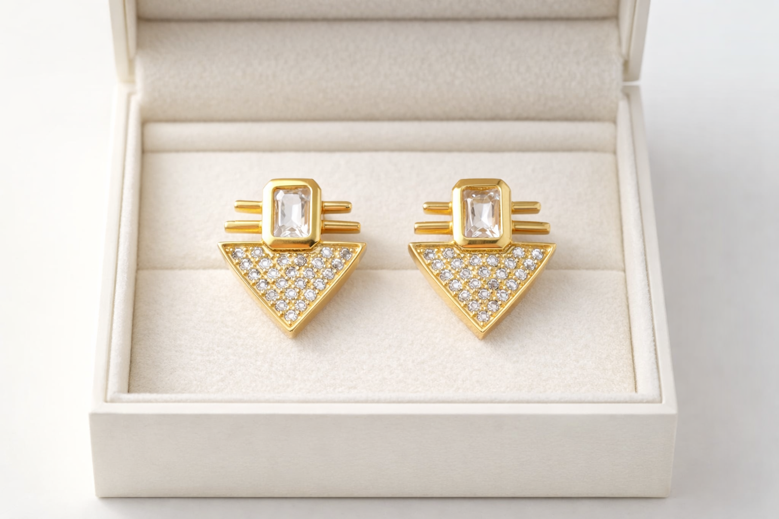 Serenay Küpe MODEL 7 – Geometrik Zirkon Taşlı Gold Renk Çelik Küpe, Kararma Yapmaz &amp; Alerji Dostu