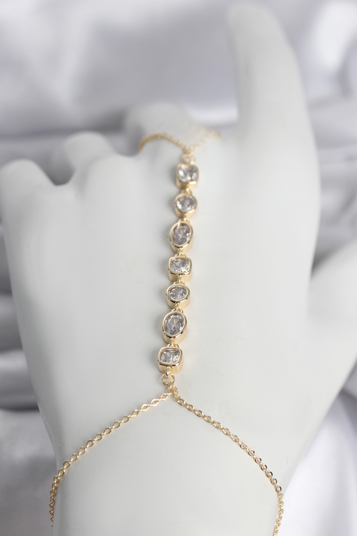 Pirinç Gold Renk Sıralı Zirkon Taşlı Kadın Şahmeran