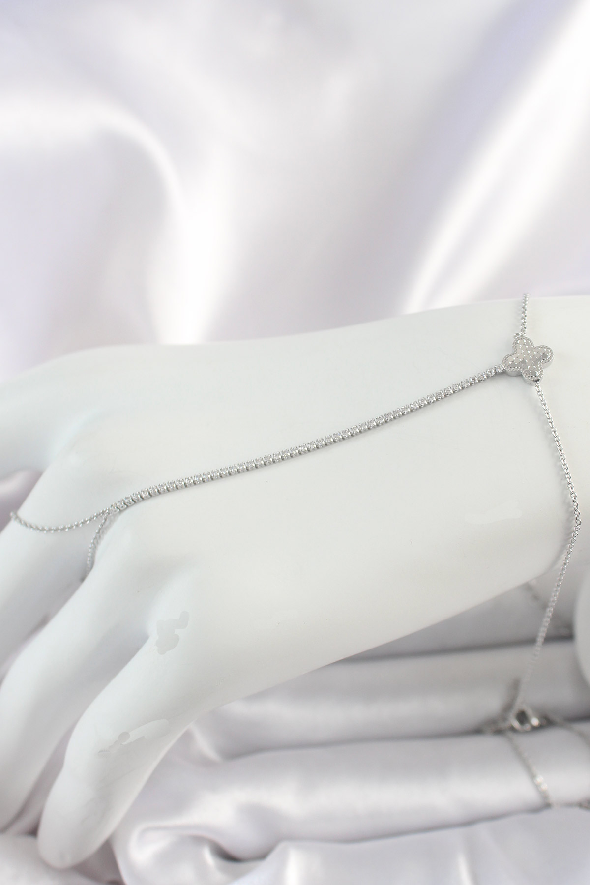 Pirinç Gümüş Renk Su Yolu Zirkon Taşlı İşlemeli Yonca Model Kadın Şahmeran