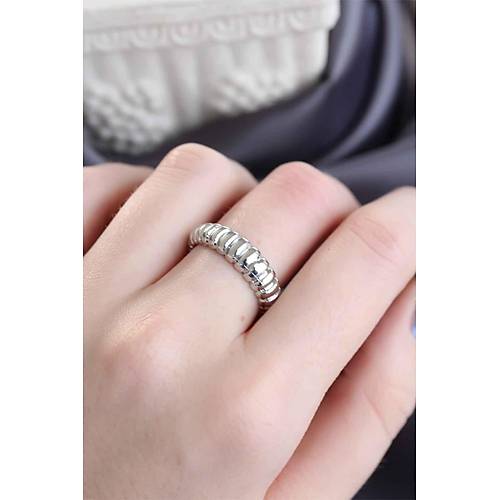 G�m�� Renk Ayarlamal� Burgu Kad�n Y�z�k