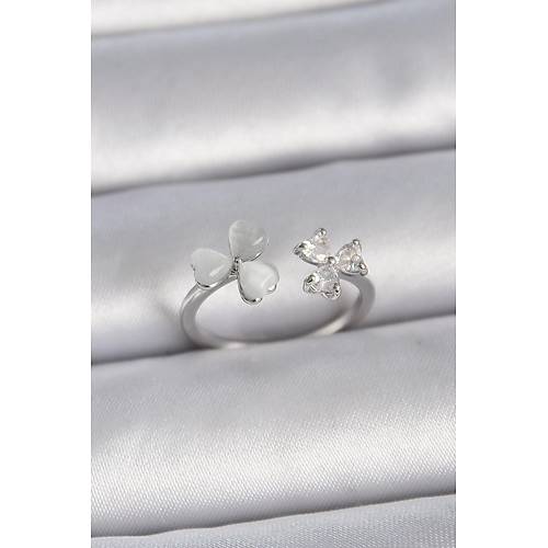 Pirin� G�m�� Renk Ayarlanabilir Zirkon Ta�l� Beyaz Mineli Kalp Model Kad�n Y�z�k