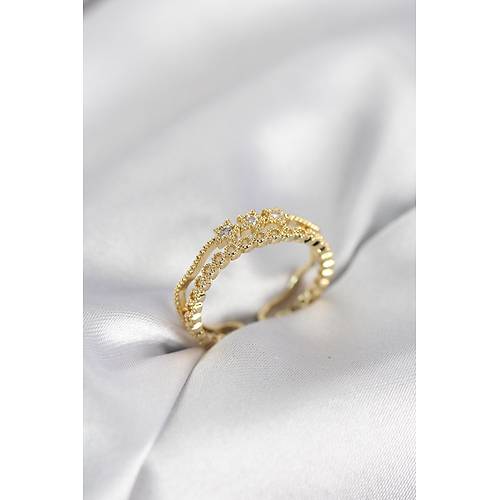 Gold Renk Minimal Y�ld�zl� Model Kad�n Y�z�k