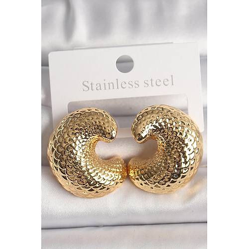 Pirin� Gold Renk Y�lan S�rt� ��lemeli Yar�m Halka Model Kad�n K�pe