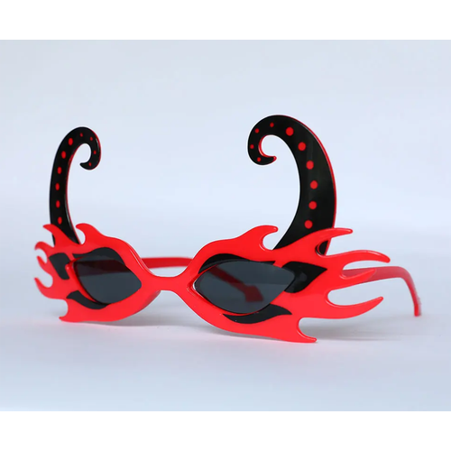 Siyah Boynuzlu K�rm�z� Renk Alevli Parti G�zl��� 21x10 cm