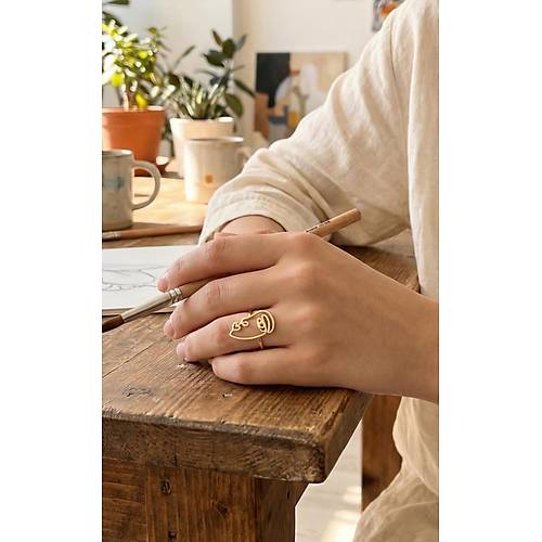 Pirin� Gold Renk Picasso Tarz� Tek �izgi Y�z Model Kad�n Y�z�k
