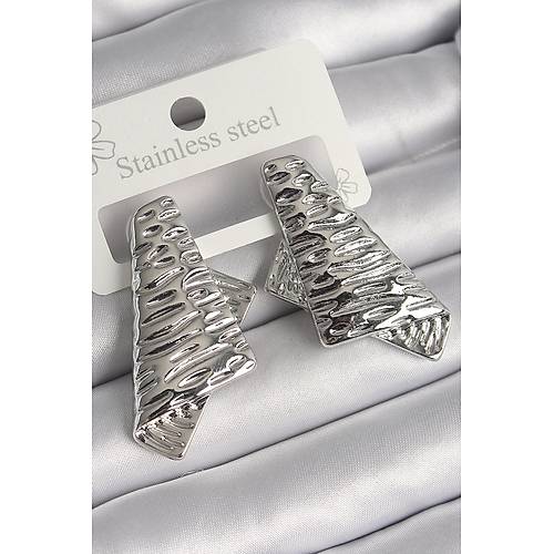 Pirin� G�m�� Renk ��leme Detayl� Katlanm�� Kare Plaka Model Kad�n K�pe