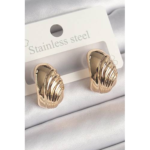 Pirin� Gold Renk ��leme Detayl� Yar�m Halka Model Kad�n K�pe