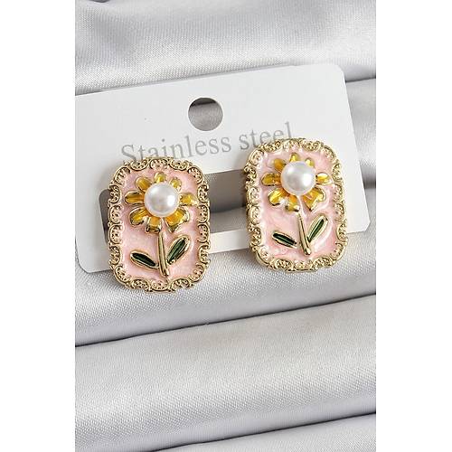 Pirin� Pembe Mineli Papatya Fig�rl� Sanatsal Portre Model Gold Renk Kad�n K�pe