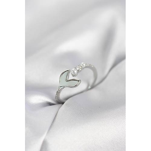 G�m�� Renk Bal�k Kuyru�u Model Kad�n Y�z�k